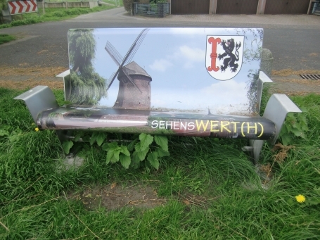 Isselburg-Werth : Zur Mühle, die Sitzbank steht an der Turmwindmühle